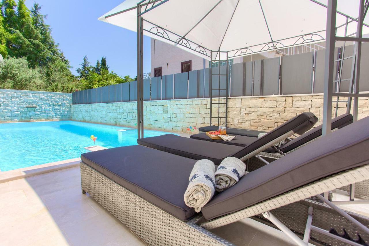 Luxury Vall *